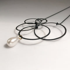 Round and Round Necklace with pearl